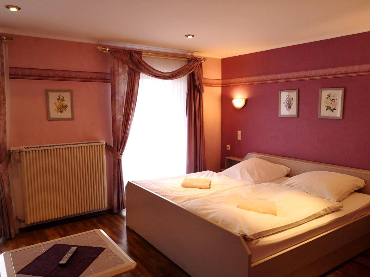 Gasthaus "Zur Alten Dorfschmiede" Metterich Extérieur photo