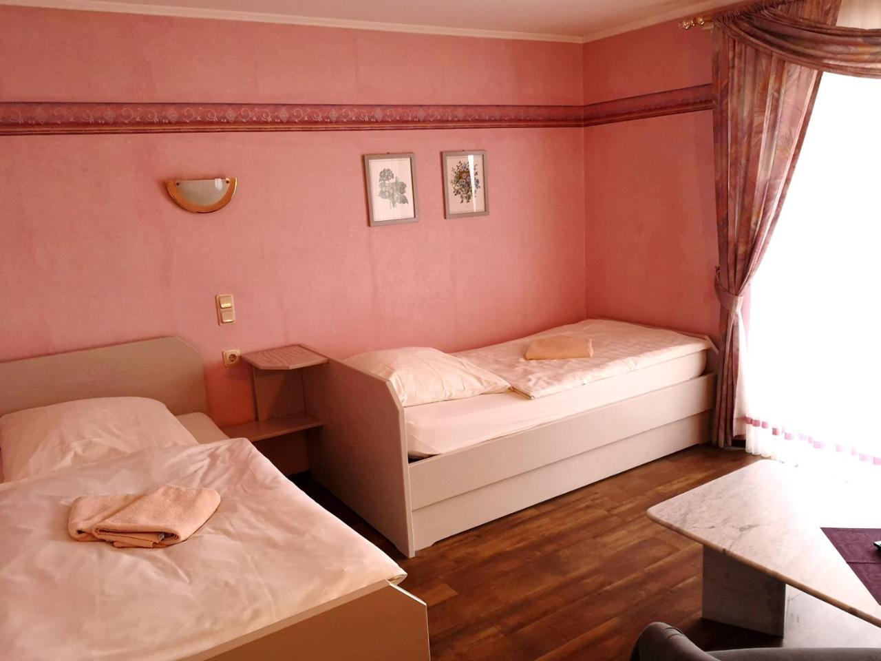 Gasthaus "Zur Alten Dorfschmiede" Metterich Extérieur photo